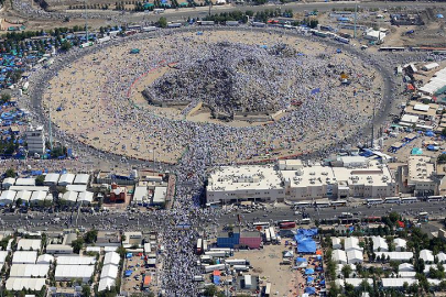 Milyonlar Arafat'ta Vakfeye Durdu
