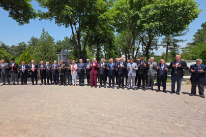 Şehit Ailelerinden Bayramlaşma Törenine Protesto