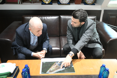 Ümit Özdağ Bursaspor Ziyareti: Enes Çelik'e Destek Mesajı