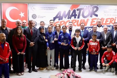 Ağrı’da sporun enleri ödül töreni coşkuyla tamamlandı... ASKF’den 13 isme ödül